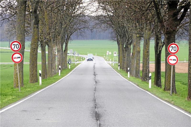Blick die L 500 entlang in Richtung Kreuzungsbereich: Derzeit gilt dort noch Tempo 70, die zulässige Höchstgeschwindigkeit soll aber herabgesetzt werden. Foto: Gereke