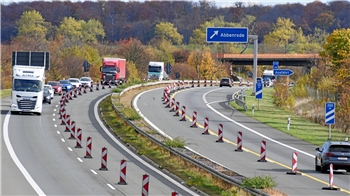 Blick gen Osten: Auf rund 14 Kilometern stehen auf der A36 zwischen Wernigerode-Mitte und Dreieck Nordharz die Fahrstreifen nur eingeschränkt zur Verfügung.