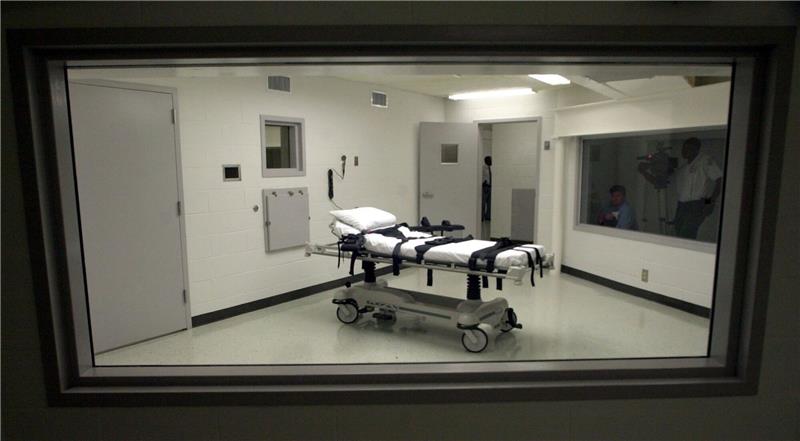 US-Justiz lässt Hinrichtung mit Stickstoff zu Blick in Alabamas Kammer für Hinrichtungen mit tödlicher Injektion in der Holman Correctional Facility (Justizvollzugsanstalt). Nun soll in Alabama eine Hinrichtung mittels sogenannter Stickstoffhypoxie stattfinden (Archivbild).