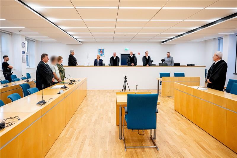 Blick in den Gerichtssaal: Ein 36-jähriger Bulgare soll Ende August vergangenen Jahres mit zwei gefüllten Benzinkanistern ein Mehrfamilienhaus in Apolda in Brand gesetzt haben.