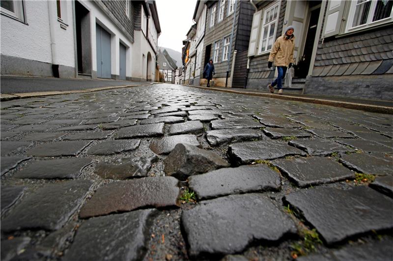 Goslarer Kanalstreit: Gericht weist Klage der Anwohner ab Blick in die Kettenstraße: Anwohner haben gegen die Stadt Goslar geklagt, aber vom Braunschweiger Verwaltungsgericht eine Absage erhalten. Archivfoto: Epping