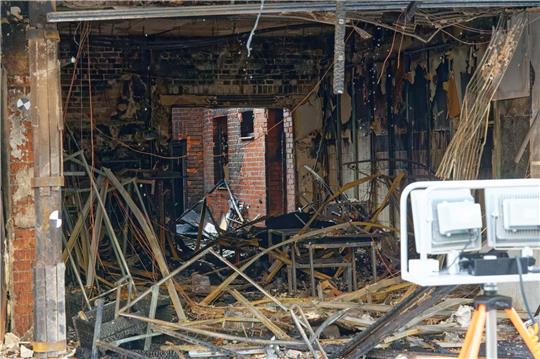 Blick in ein Wohnhaus: In der Innenstadt von Eschweiler sah es vergangene Woche so aus, als hätte eine Bombe eingeschlagen.