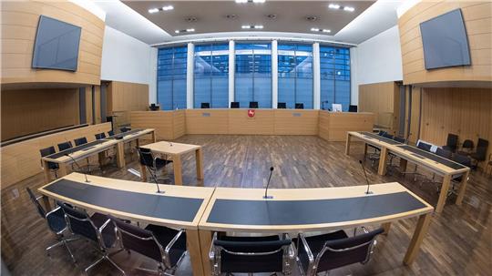 Blick in einen Saal im Landgericht Braunschweig. Dort beginnt ein Prozess um jahrelange Misshandlungen in einem Pflegeheim. (Symbolbild)