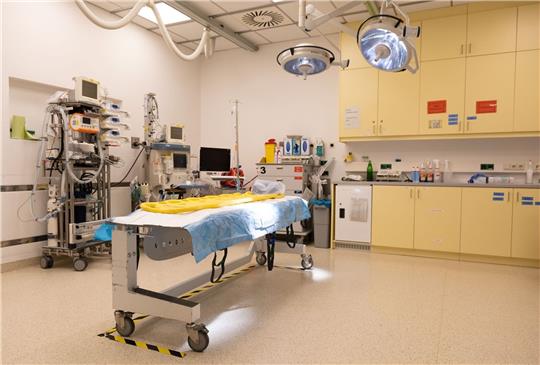 Blick in einen Schockraum, auch Reanimationsraum, in einem Krankenhaus in Osnabrück.