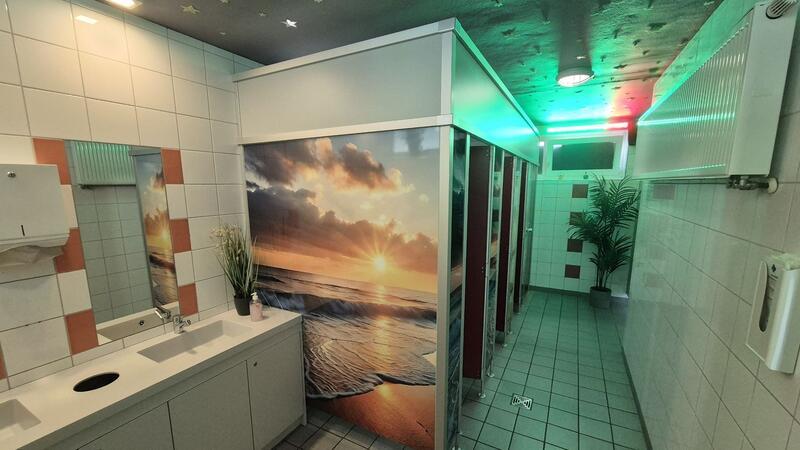 Schulen für saubere Toiletten ausgezeichnet Blick in einen Toilettenbereich der Hellweg Realschule in Unna-Massen.