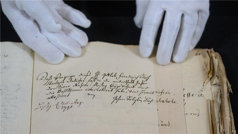 Blick in neu entdeckten Akten zur Leipziger Kirchenmusik aus dem 18. Jahrhundert im Stadtarchiv Leipzig.