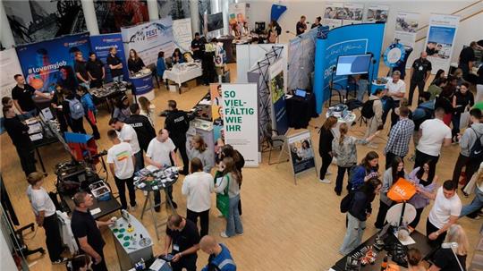 Blick ins Kreishaus: Ein Eindruck von der Berufsstartermesse 2023.