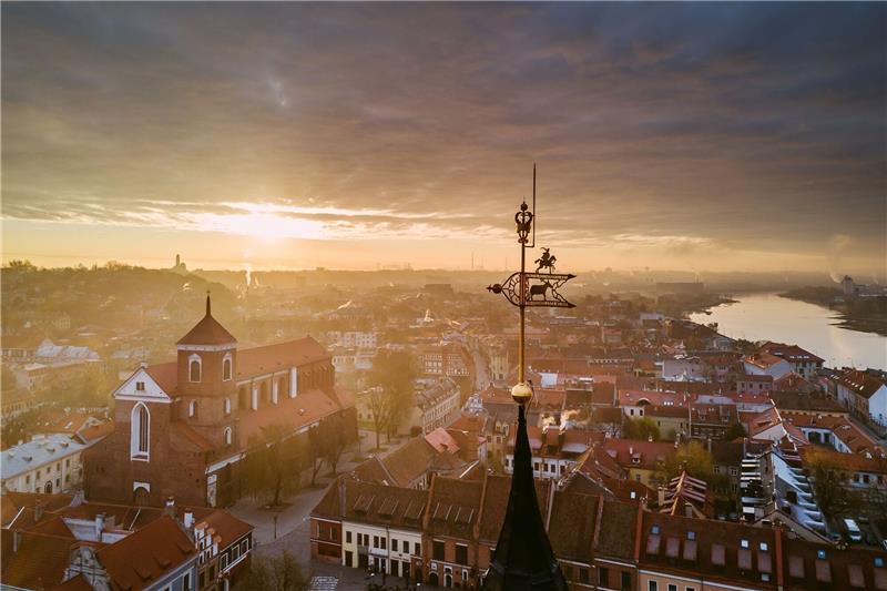 Kaunas beendet Festjahr als Europas Kulturhauptstadt 2022 Blick über die Dächer von Kaunas, der zweitgrößten Stadt Litauens.