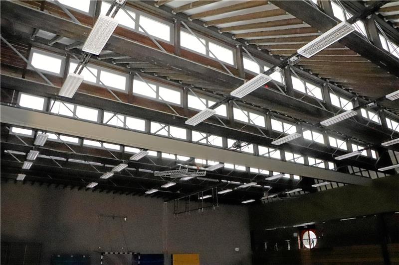 Blick unters Sheddach: Es ist an mehreren Stellen undicht. Foto: Gereke