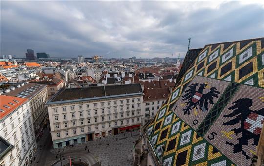 Blick vom Nordturm des Stephansdoms auf Wien: In Österreich wird für einen Großteil der Mieten in den nächsten drei Jahren ein Preisdeckel eingeführt.