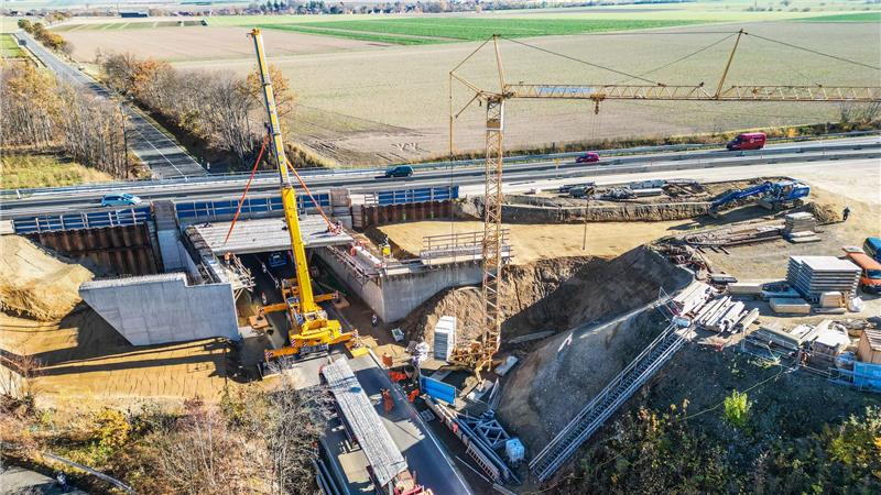 Blick von oben: Für Bad Harzburger Verhältnisse hat die Autobahnbrückenbaustelle beeindruckende Ausmaße.