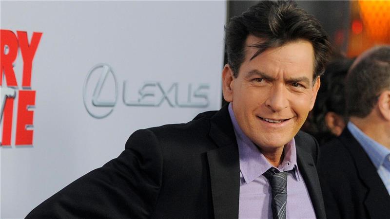 Der Skandalstar ist längst nüchtern Blickt schon mit 60 auf ein bewegtes Leben zurück: Charlie Sheen. (Archivbild)