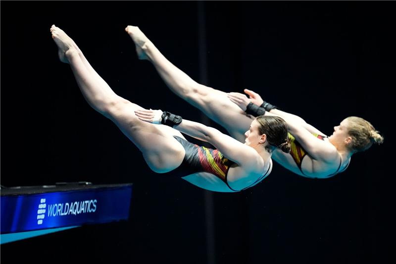 Wassen-Schwestern verfehlen WM-Medaille im Wasserspringen Blieben im Synchronspringen vom Turm ohne Podestplatz: Christina und Elena Wassen.