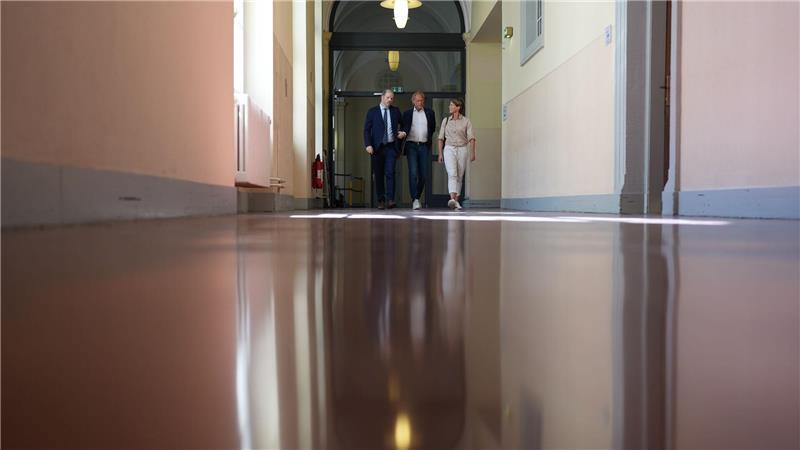 Bilder des Tages Block und Delling auf dem langen Weg in den Sitzungssaal
