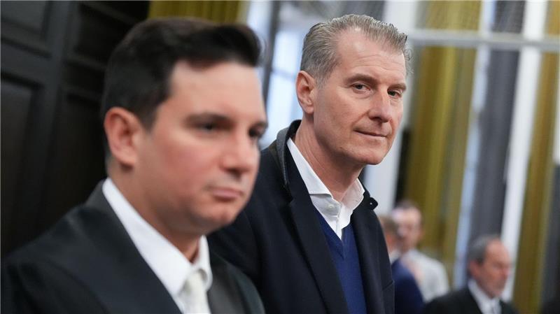 Blocks Ex-Mann Stephan Hensel ist Nebenkläger im Prozess. Hier neben seinem Anwalt Philip von der Meden.