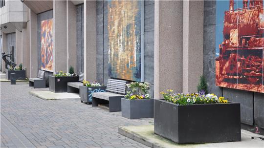 Blumen und Bänke statt Boxen vor den Bildern: Sie sollen auf der Wohldenbergerstraße stehen bleiben.