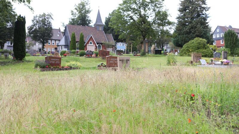 Blumenwiesen treffen in Zellerfeld auf Grabstätten. Das ist ein entscheidender Teil des Friedhofskonzeptes.