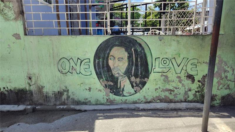 „Es sprang ein Funke über“: Bob Marley vor 80 Jahren geboren Bob Marley wird in seiner Heimat Jamaika als Nationalheld verehrt. (Archivbild)