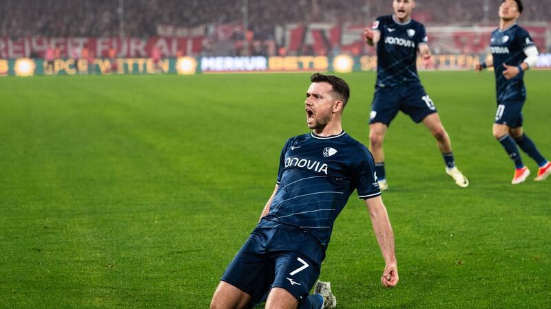 Bochums überragender Torschütze Kevin Stöger jubelt nach seinem Treffer zum 0:3.