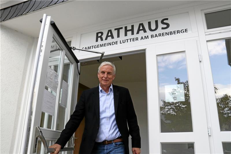 Bodo Mahns verlässt das Rathaus: Als letzter Samtgemeindebürgermeister von Lutter trug er sechs Jahre lang Verantwortung. Durch die Fusion mit Langelsheim ist seine Stelle entfallen, am Montag beginnt für ihn der Ruhestand. Foto: Kühlewind