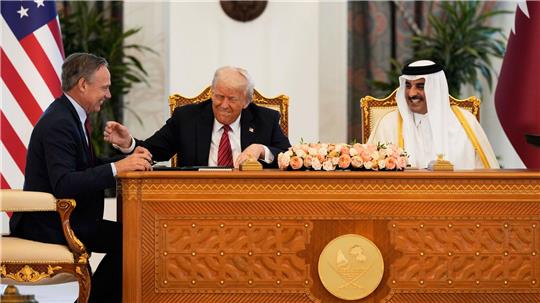 Boeing-Chef Kelly Ortberg unterzeichnete die Vereinbarung im Beisein von US-Präsident Donald Trump. 
