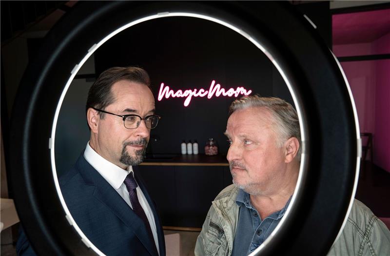 Boerne (l, Jan Josef Liefers) und Thiel (Axel Prahl) in einer Szene aus dem «Tatort - MagicMom».