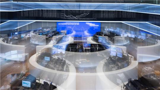 Börsensaal in Frankfurt: Weltweit geraten die Aktienmärkte unter Druck wegen des Iran-Kriegs