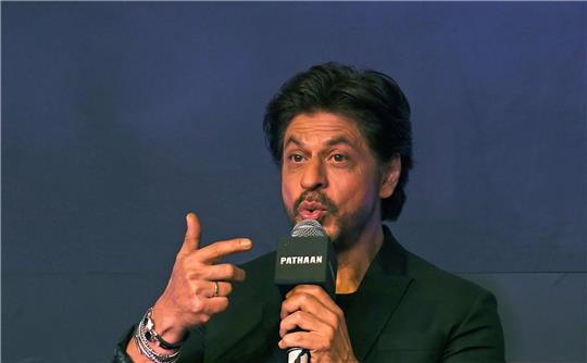 Bollywood-Schauspieler Shah Rukh Khan hat sich bei seinen deutschen Fans bedankt.
