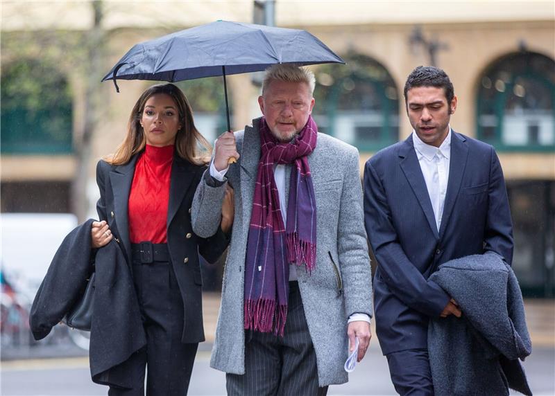 Was Becker ins Gefängnis brachte und wie er wieder herauskam Boris Becker (M), seine Lebensgefährtin Lilian De Carvalho Monteiro (l) und sein Sohn Noah.