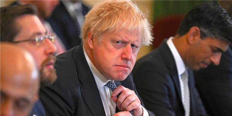 Symbolische Klatsche im Parlament für Boris Johnson Boris Johnson hat deutlich gemacht, dass er seine politische Karriere nicht für beendet hält.