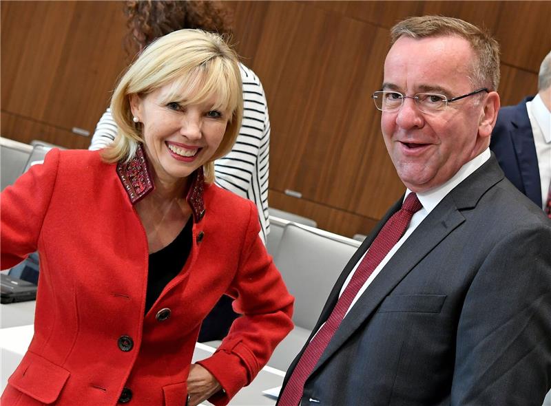 Ex von Pistorius verrät: Minister hat Schwäche für Süßes Boris Pistorius und seine ehemalige Lebensgefährtin Doris Schröder-Köpf sind wohl noch immer freundschaftlich verbunden.