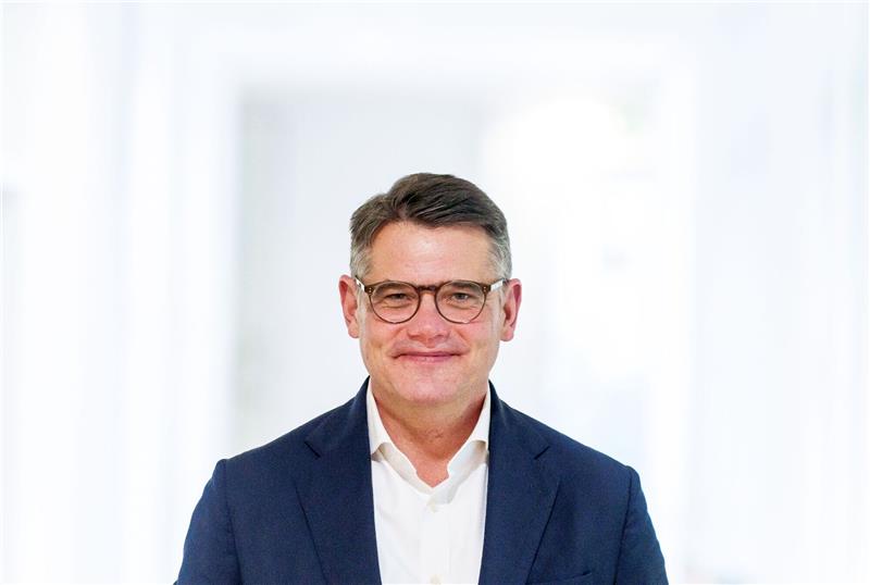 Hessen: CDU und SPD nehmen Koalitionsgespräche in den Blick Boris Rhein, Ministerpräsident von Hessen, steht im Landtagsgebäude.