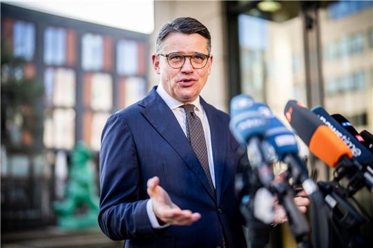 Boris Rhein findet es wichtig, die zuständigen Behörden personell und fachlich bestmöglich aufzustellen.