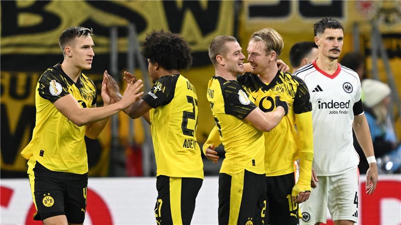 Elfmeterkrimi: BVB besiegelt frühes Pokal-Aus für Frankfurt Borussia Dortmund durfte in Frankfurt nach der Pause jubeln.
