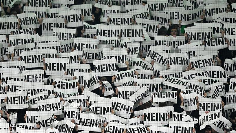 Magere Nullnummer im Borussia-Park Borussias Fans sagen Nein zu den Plänen der Politik.