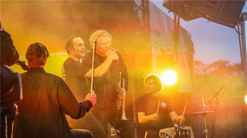 Bosse beim zweiten Abend der Yellow-Jockey-Konzerte