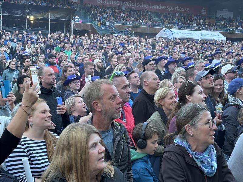 Bosse beim zweiten Abend der Yellow-Jockey-Konzerte