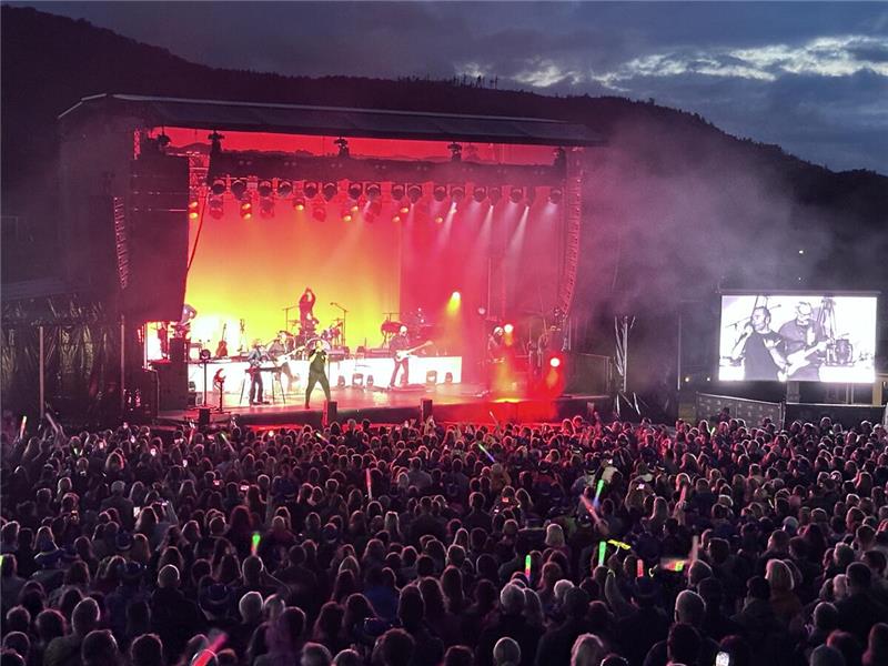 Bosse beim zweiten Abend der Yellow-Jockey-Konzerte