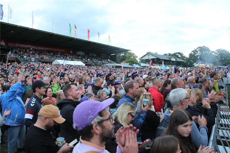 Bosse und Siggi beim zweiten Konzert des Yellow-Jockey-Festivals
