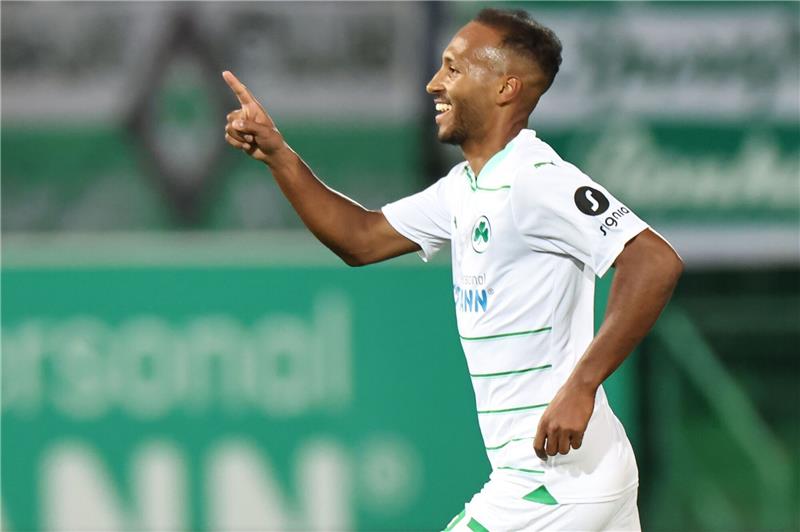 Heimstarke Fürther dominieren VfL Osnabrück Brachte Fürth gegen Osnabrück mit einem direkt verwandelten Freistoß in Führung: Julian Green.