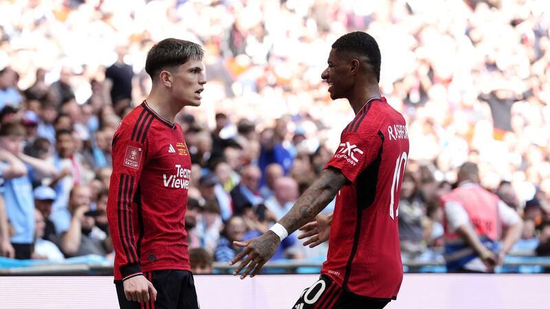 United holt FA-Cup dank Sieg im Stadtduell gegen City Brachte United in Führung: Alejandro Garnacho (l).