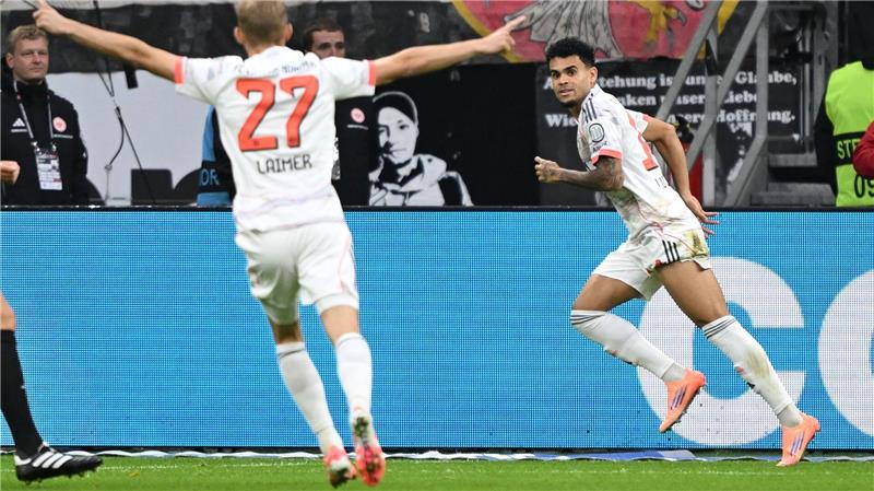 Brachte den FC Bayern früh auf die Siegerstraße: Luis Díaz (r).
