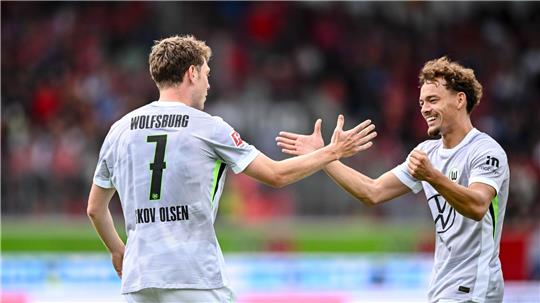 Brachte den VfL in Führung: Der Däne Andreas Skov Olsen (l.).