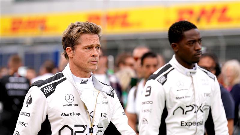 US-Regisseur Kosinski: Hamilton als Fahrlehrer unvergesslich Brad Pitt (l) und Damson Idris, beim Dreh von „F1“.