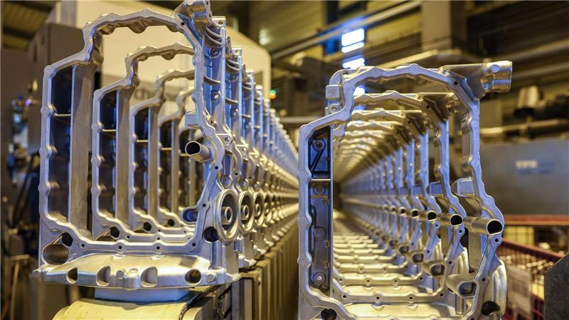 Branchenexperten sehen gute Chancen für Autozulieferer, sich neue Geschäftsfelder im Rüstungsbereich zu erschließen. Etwa mit der Fertigung von Karosserieteilen, Antriebskomponenten aber auch Fahrzeug- und Assistenzsystemen. (Symbolbild)