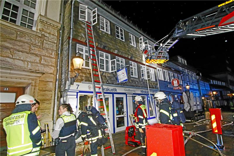 Sachverständiger besichtigt Goslarer Brandhaus am Donnerstag Brand in der Schilderstraße: In der Nacht auf den 14. Oktober musste die Feuerwehr zu dem völlig verrauchten Gebäude ausrücken. Archivfoto: Epping