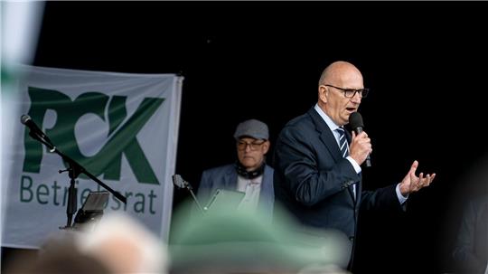 Brandenburgs Ministerpräsident Dietmar Woidke (SPD) kritisiert die Ankündigung Russlands, kein Öl mehr aus Kasachstan durch die Pipeline Druschba zur PCK-Raffinerie in Schwedt zu leiten.