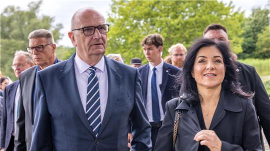 Brandenburgs Ministerpräsident Dietmar Woidke (SPD) erhofft sich von der Bundesregierung mehr Anstrengungen zur Senkung der Stromkosten (Archivbild).