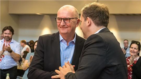 Brandenburgs Ministerpräsident Dietmar Woidke ist als SPD-Landeschef wiedergewählt.