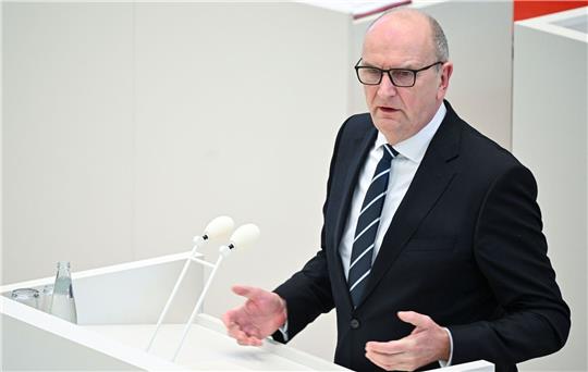 Brandenburgs Ministerpräsident Dietmar Woidke zeigt sich bislang unbeeindruckt von Umfragen.